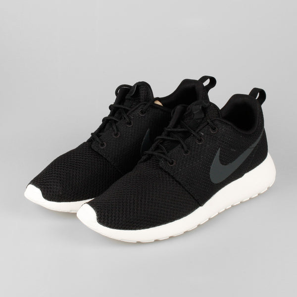 nike roshe run black anthracite sail