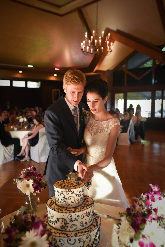Margalit & David - August Interfaith Wedding at Edgewood Country Club | Cutting the Cake | Tallulah Ketubahs