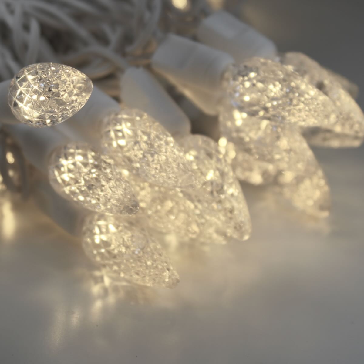 Harde ring Amazon Jungle Voorwaarde 50-light C6 Warm White LED Christmas Lights, 4" White Wire – Christmas  Light Source