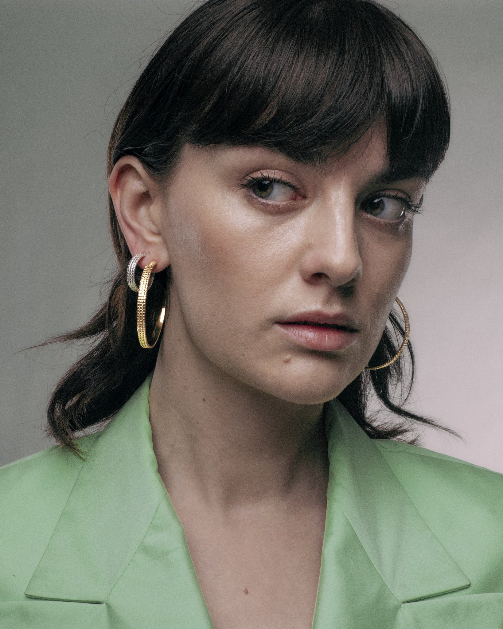 Wouters & Hendrix - earring Hoops with Chain Texture gold plated | La Danse Serpentine