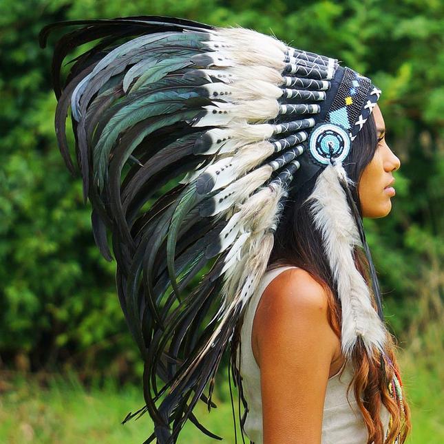 Moyenne Indien blanc et noir coiffe de plumes KARMABCN Y02 36 pouces de long 