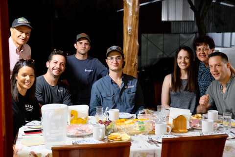 Gâteau de fête avec Adrian et Sebastian (San Miguel), Megan et Mat (Axil Coffee roaster), Julie et JF (Saint-Henri) et César, Nora (Finca La Unión)