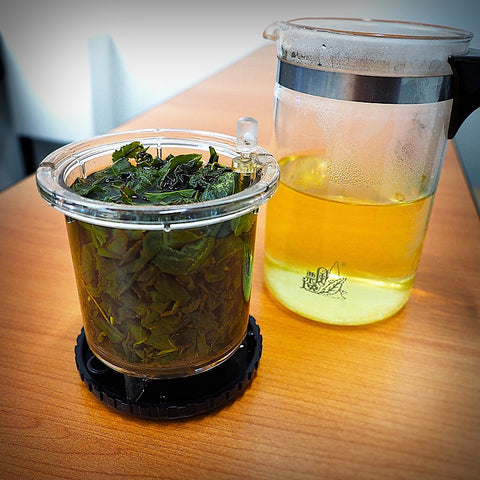 Taiwan Alishan High Mountain Tea using gongfu style tea cup