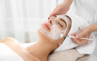 <p>This facial imparts glow, shine and brilliance to the complexion. It lightens as well as evens out the skin tone. It detoxifies the skin tissues and balances skin functions.<br/></p><p></p>