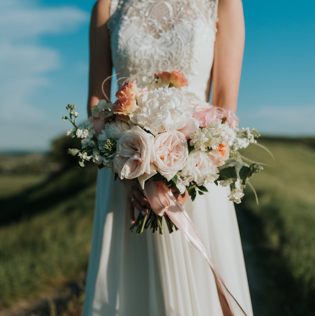 How to Pair a Bridal Bouquet to your Bridal Gown