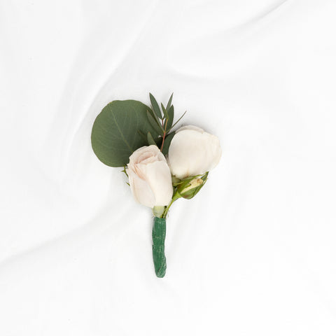 adore taupe boutonniere roses