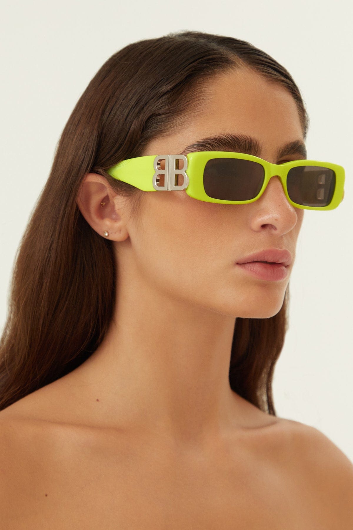 Clásico brumoso . Gafas de sol Balenciaga Dynasty micro fluor con el logo BB
