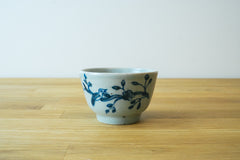 Qing Dynasty Style Iron Flecked Teacup with Magpies