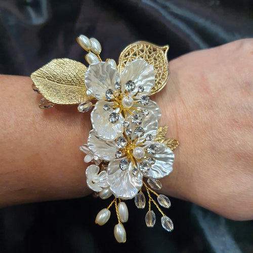 Wedding Bracelet Jewellery, resin flower Crystal Vintage cuff, Wedding Bride corsage,bridesmaid Bracelet
