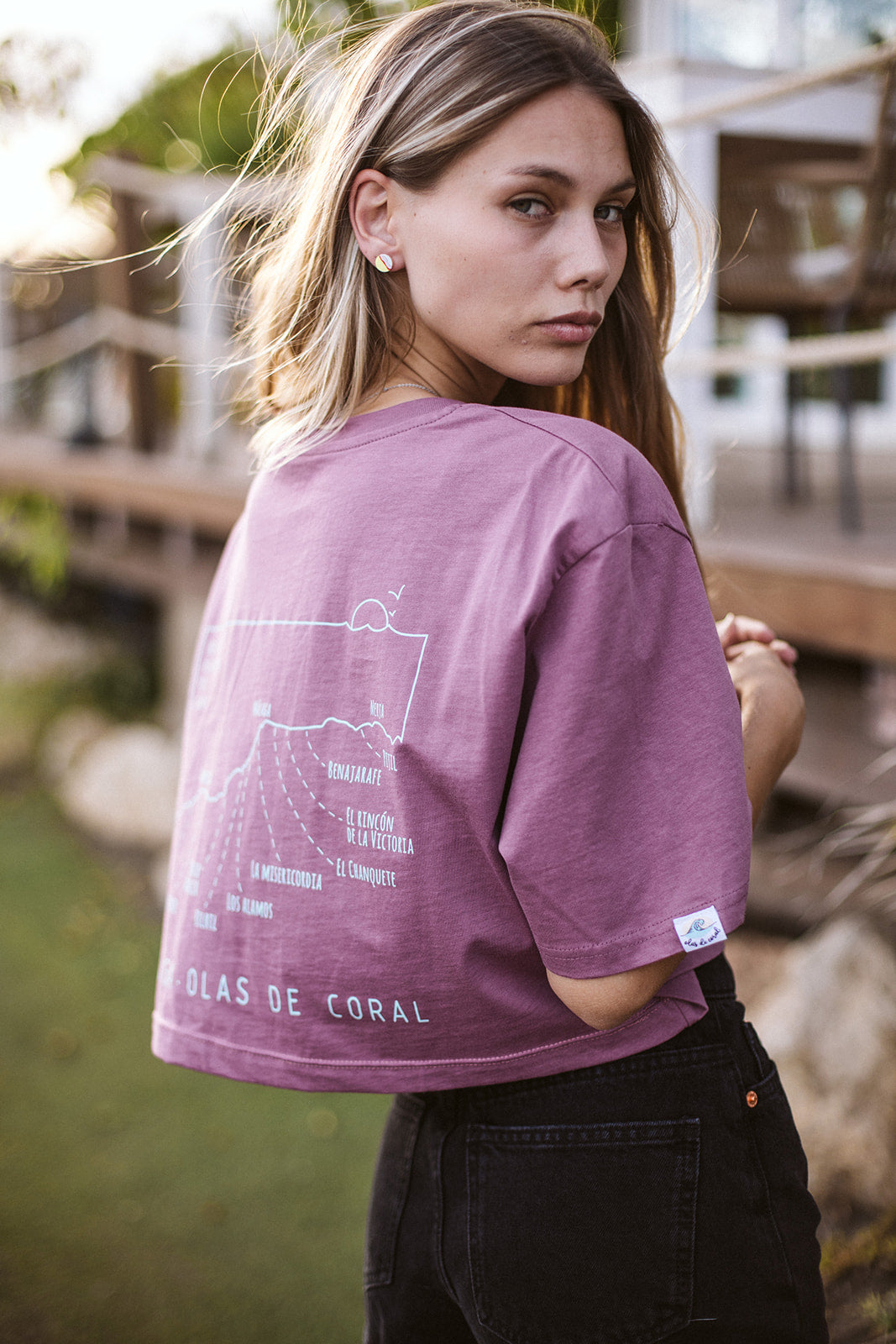 sección Hierbas pasos Camiseta surf mujer sostenible MÁLAGA | Olas de Coral