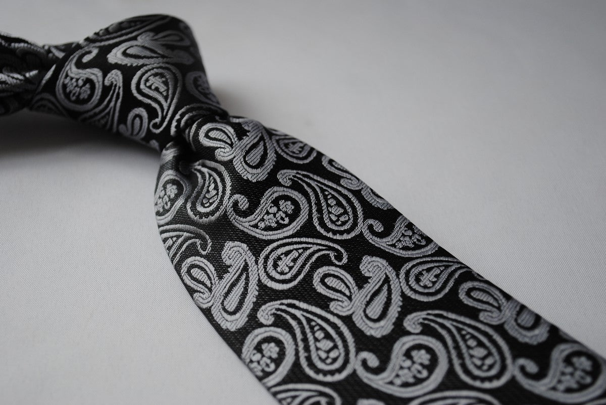 Frederick Thomas Mens Black and Silver Paisley Pattern Tie 