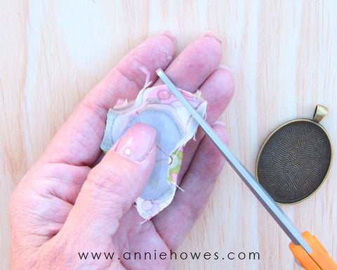 How to make fabric pendant jewelry.