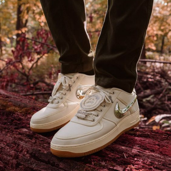 NIKE AIR FORCE ONE LOW TRAVIS SCOTT SAIL –