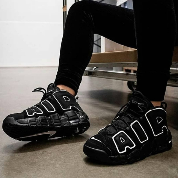 pasar por alto Calendario hijo NIKE AIR MORE UPTEMPO NEGRA CON BLANCO – Shoes.Gomez