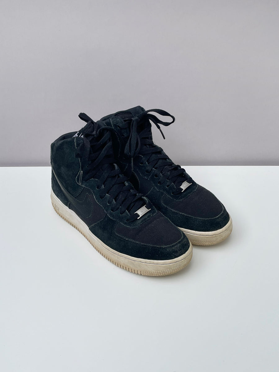 Contract wazig Formuleren Nike Air Force 1 High '07 Black Suede Sneakers - goldsmith vintage –  Goldsmith Vintage Store