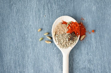 white-ceramic-spoon-filled-with-spices-and-herbs-weight-loss-www.rdalchemy.com