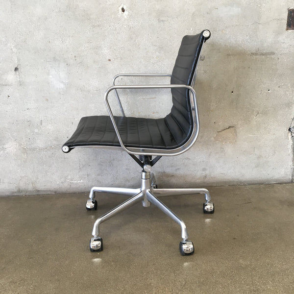 herman miller ea335