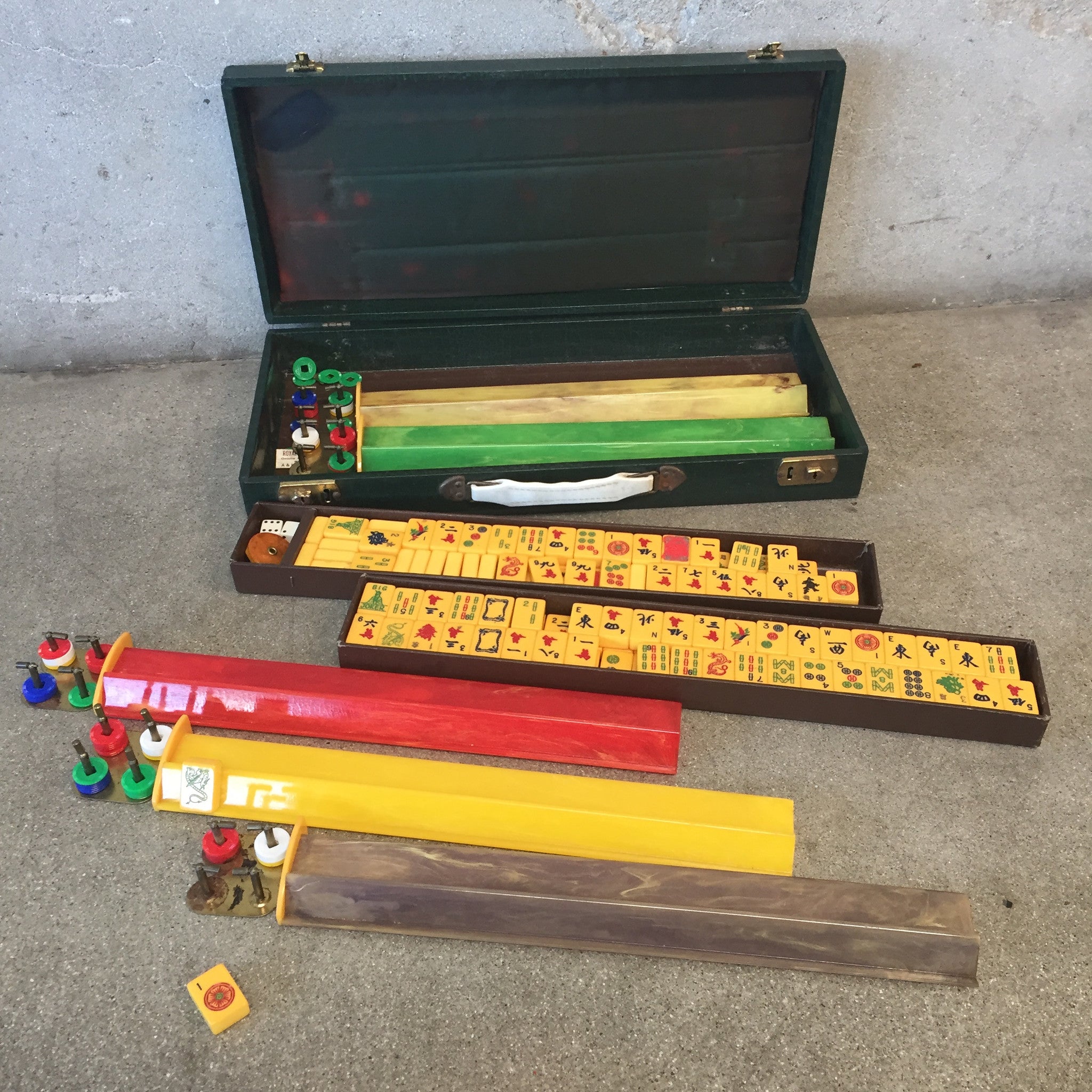 Vintage Mahjong Set 42