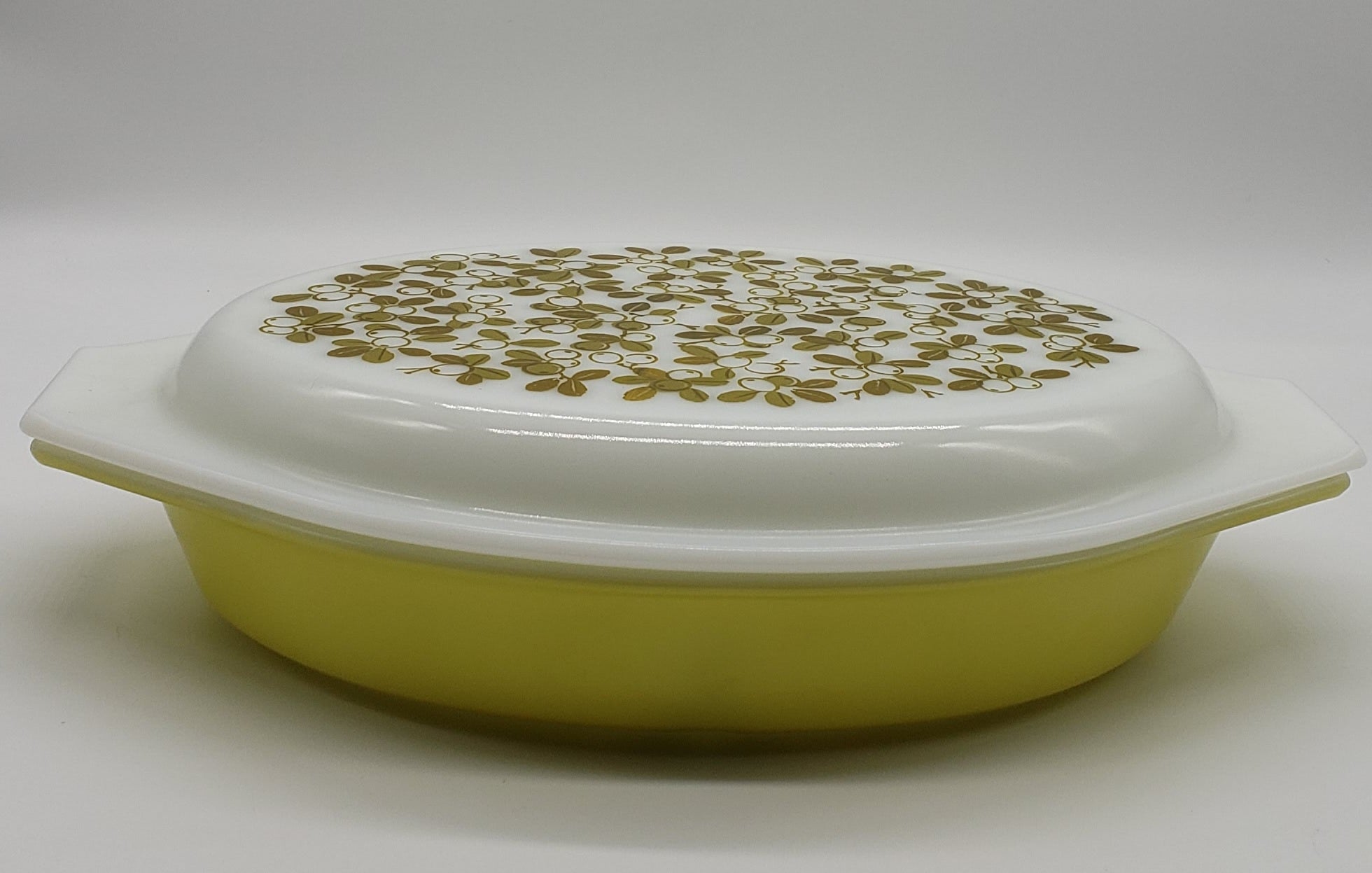 Pyrex Verde Olive Divided Oval Casserole Dish with lid