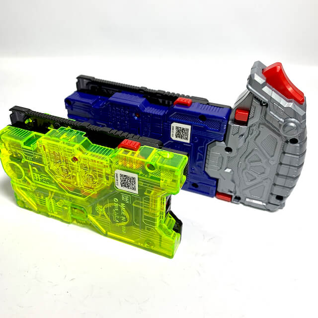 [LOOSE] Kamen Rider 01: DX Assault Wolf Progrise Key & Shining Hopper Progrise Key Set (B) | CSTOYS INTERNATIONAL