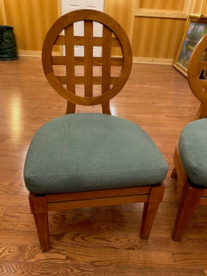 2 “McGuire”门廊柚木椅，绿色靠垫
