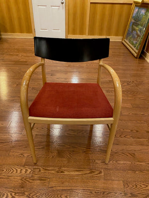 7 木扶手椅，红色软垫座椅 - Keilhauer Industries Ltd.（*单独定价）
