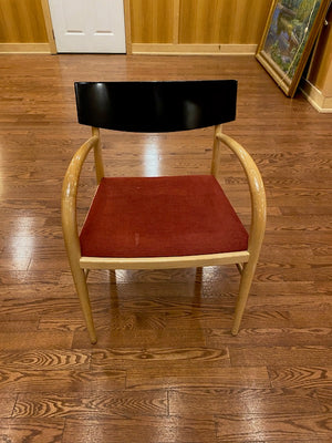 7 木扶手椅，红色软垫座椅 - Keilhauer Industries Ltd.（*单独定价）