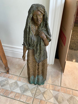 Silvio Mastrodascio 青铜雕塑- 戴围巾的女士