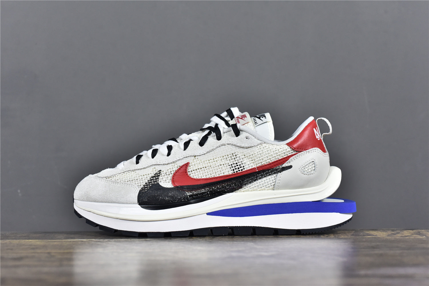 sacai x nike vaporwaffle light bone