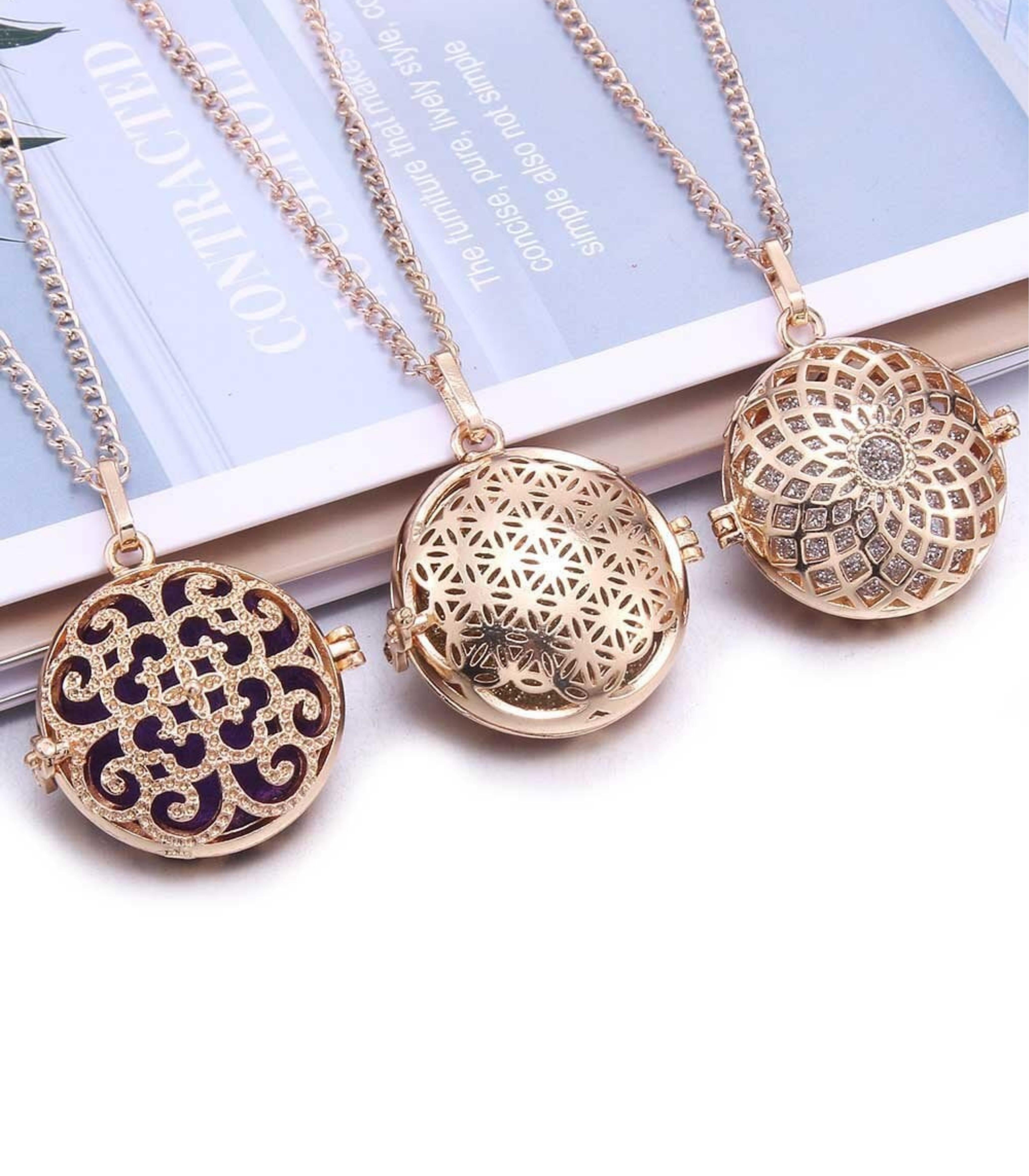 Stainless Steel Aromatherapy Pendant Necklace with Assorted Diffuser Felt Pads Hamsa Essential Oil Diffuser Locket Necklace 
