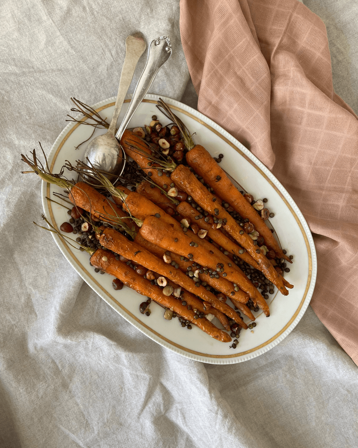 Bagte gulerødder med top, Anicia linser og - Pure Dansk™