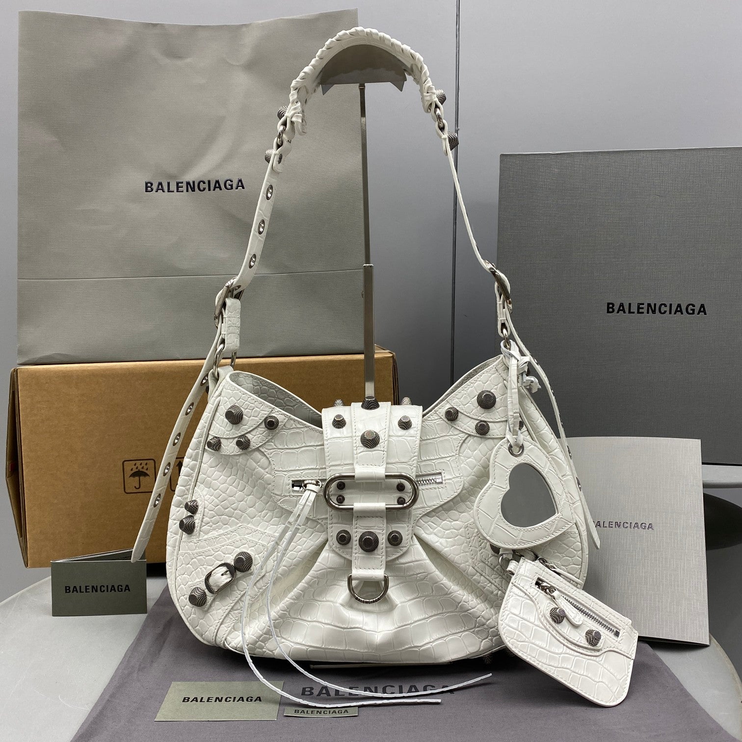 balenciaga le cagole medium