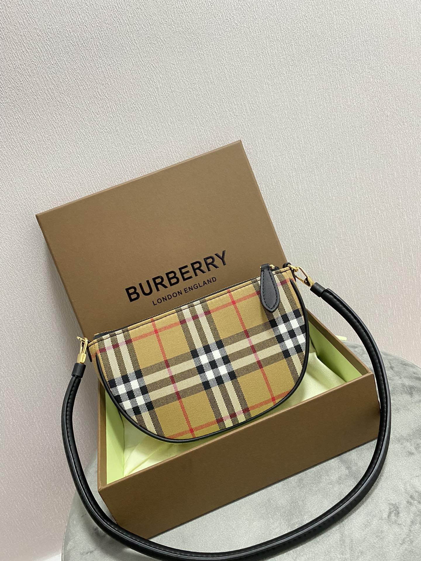 pouch bag burberry