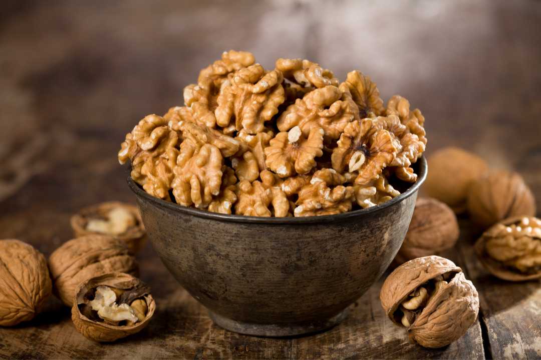 अखरोट खाने के फायदे (Benefits of eating walnuts) - Healthy Master