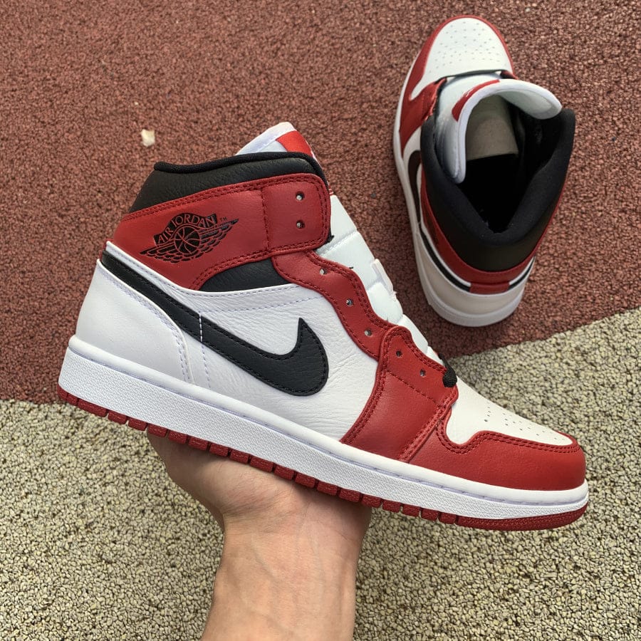 aj1 mid chicago