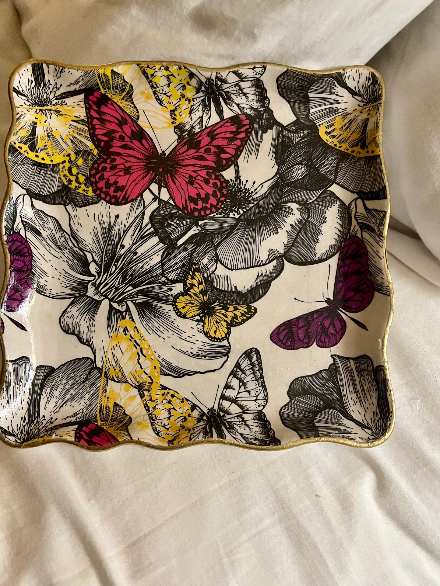 Ruffled Square Plates- Large