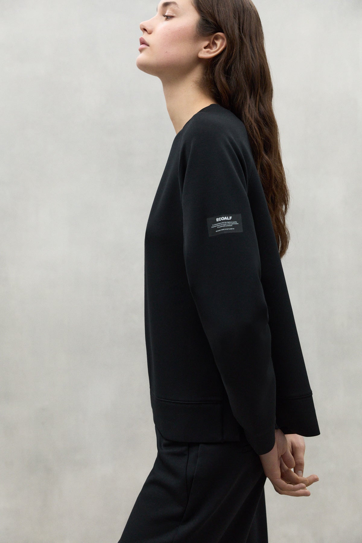 BLACK OYA SWEATSHIRT