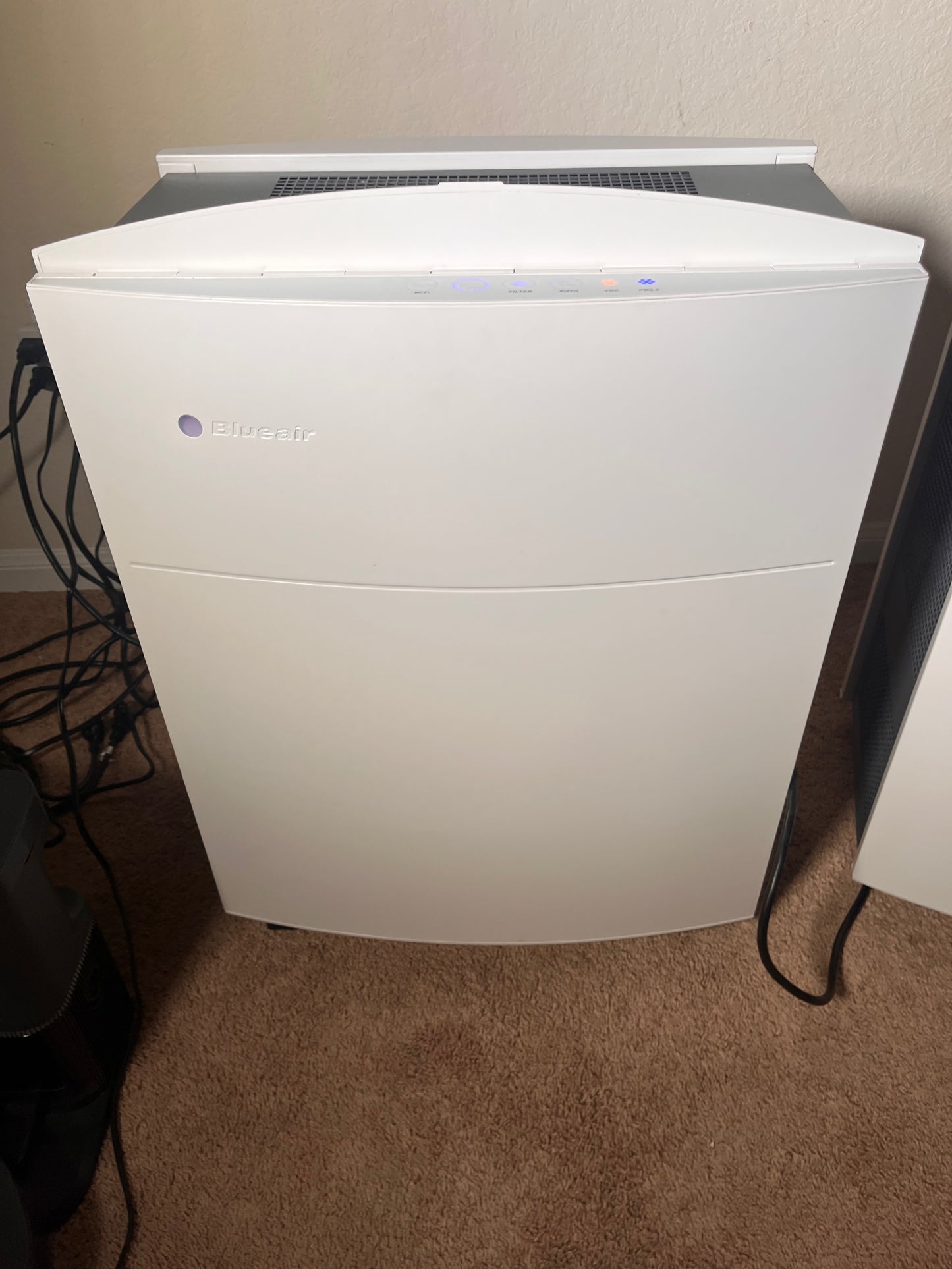 BLUEAIR Air Purifier for Allergy & Asthma Reduction in Large to XL Rooms, HEPASilent Technology with Dual Protection Filters, Removes 99.97% Pet Dander Pollen Mold Dust Viruses, Classic 680i, White