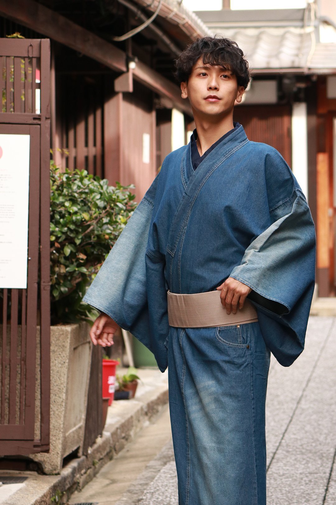 Bedenken audit Op grote schaal Men's Damaged Denim Unlined Kimono with Pockets Navy Traditional Cloth –  Kyoto Maruhisa