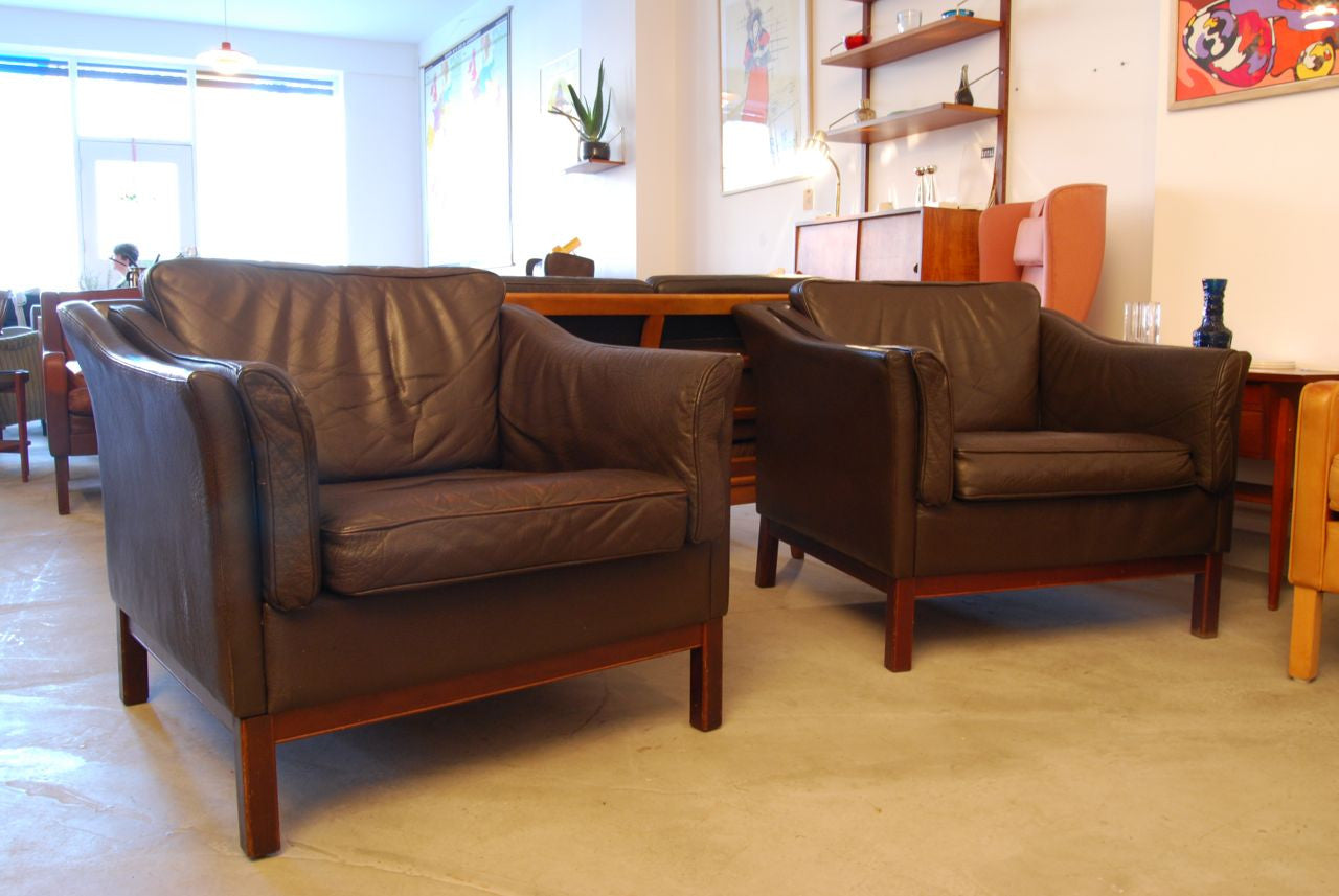Chase & Sorensen Pair of leather club chairs
