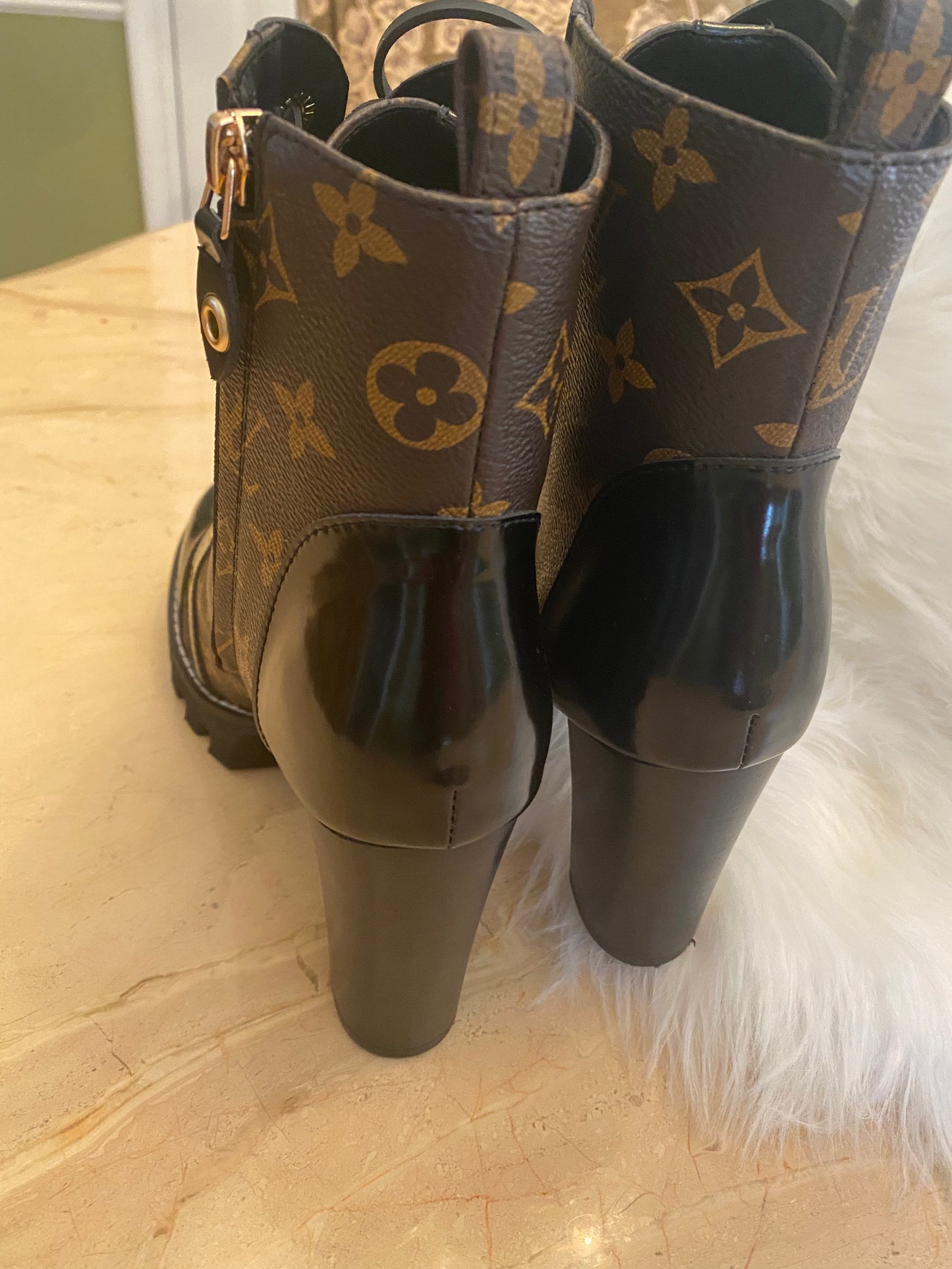 LV STAR TRAIL ANKLE BOOT