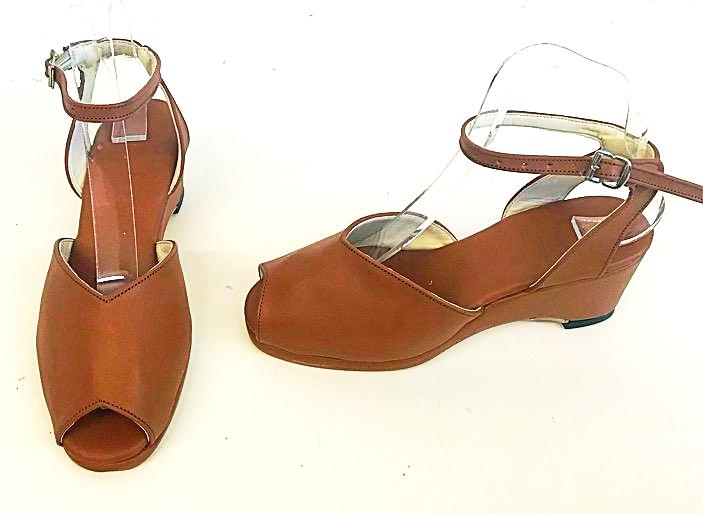 tan wedges size 4