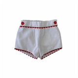 Short con bordes rojos