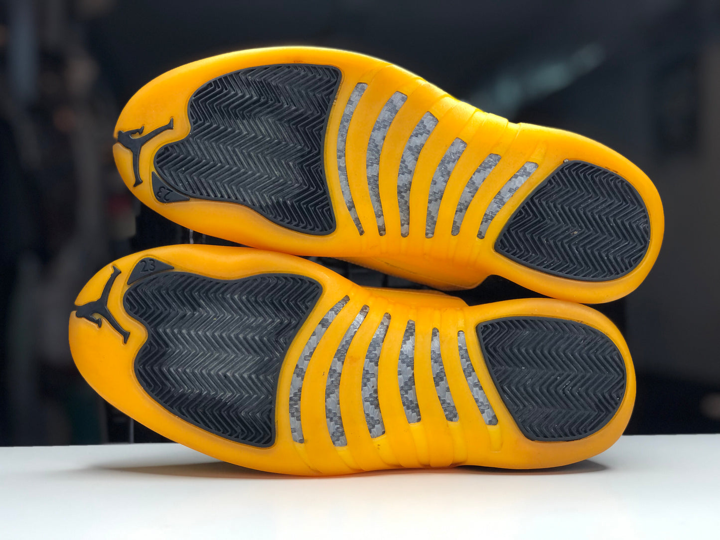 Jordan 12 University Gold size 10.5