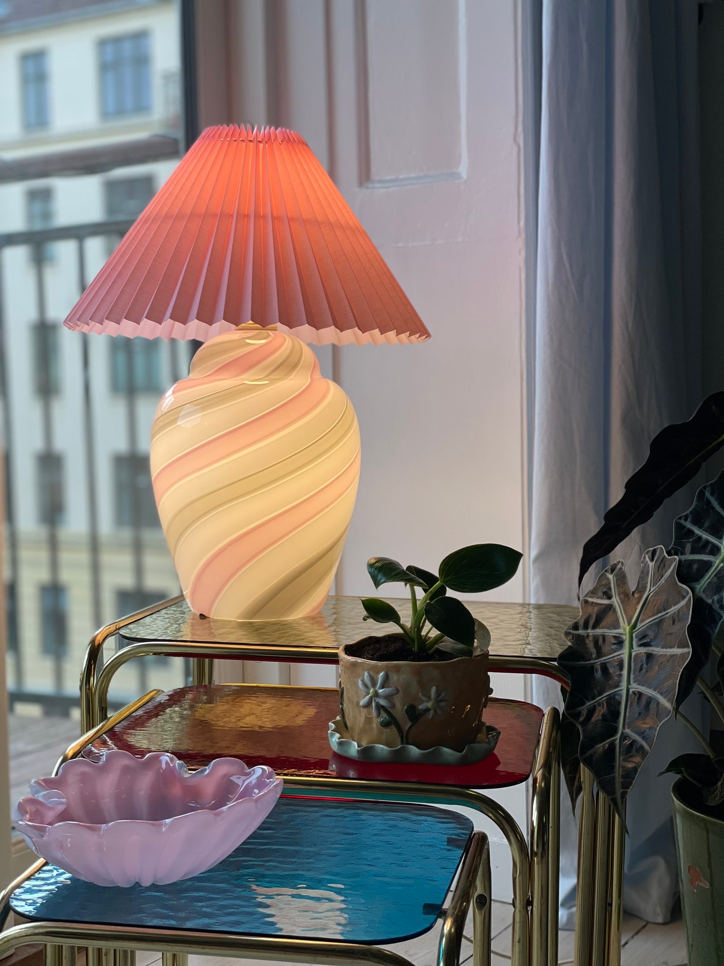 Vintage Vetri Murano bordlampe med lyserødt swirl