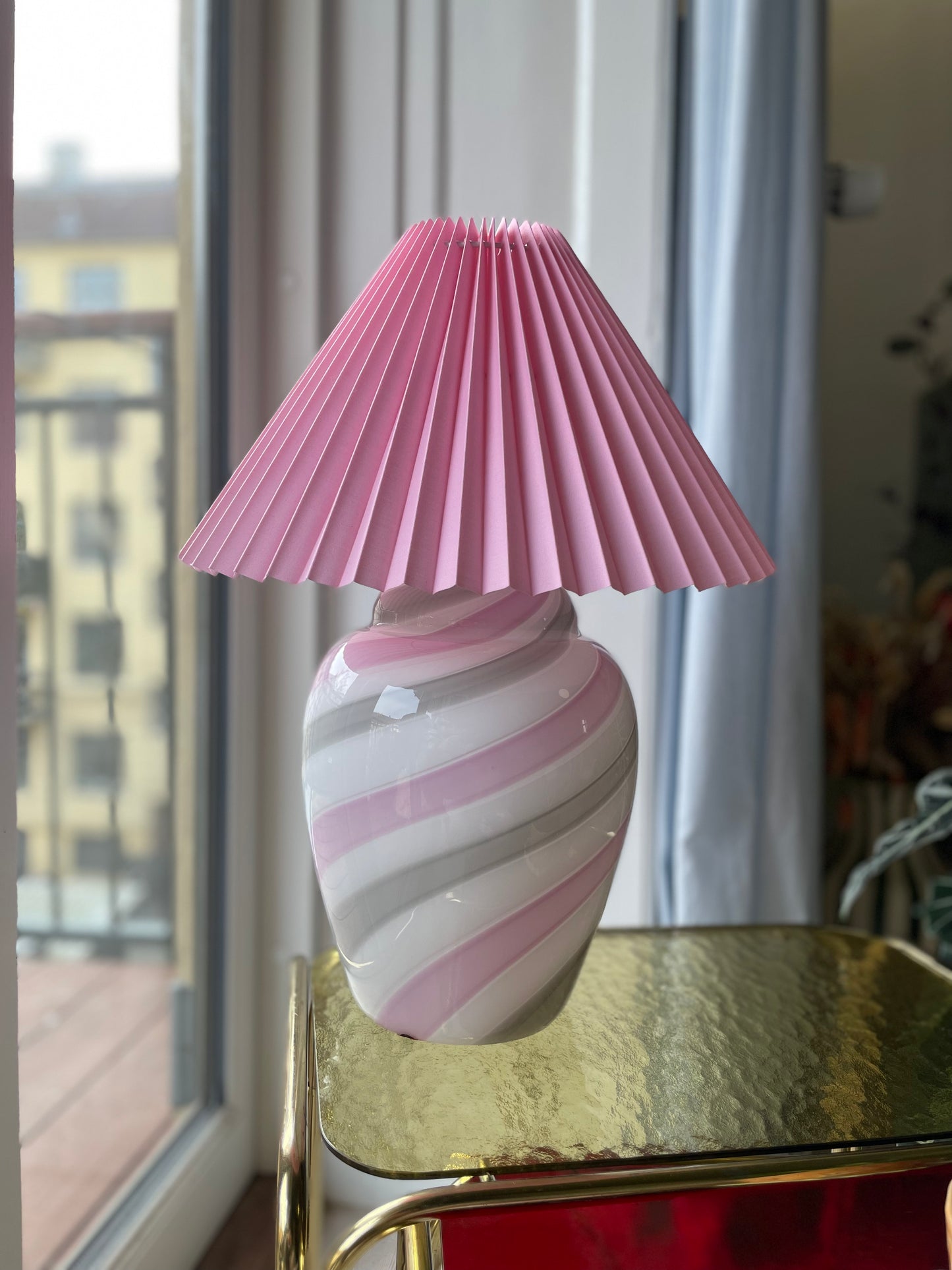Vintage Vetri Murano bordlampe med lyserødt swirl