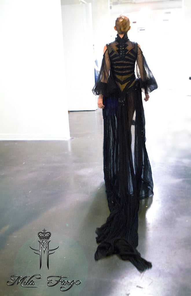 in the shadow of the valley of death END photo MILA FARGO EXOS COUTURE SHOW FALL 2015 2016