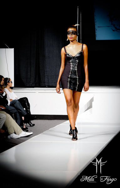 ARMADA DE V DEBUT GRADUATE COLLECTION MILA FARGO HAUTE COUTURE SPRING 2011/2012 / FETISHA black micro mini body con dress Indian blindold Rihanna