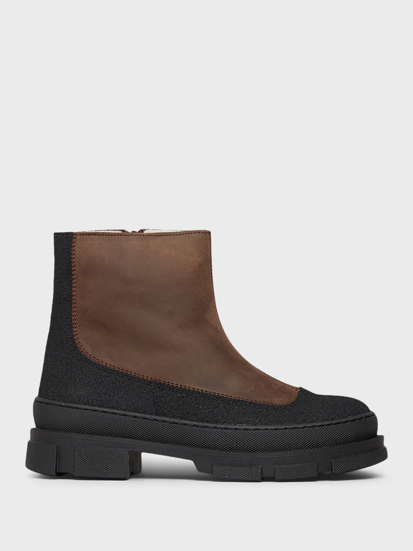 Boots in Black and Brown stoy