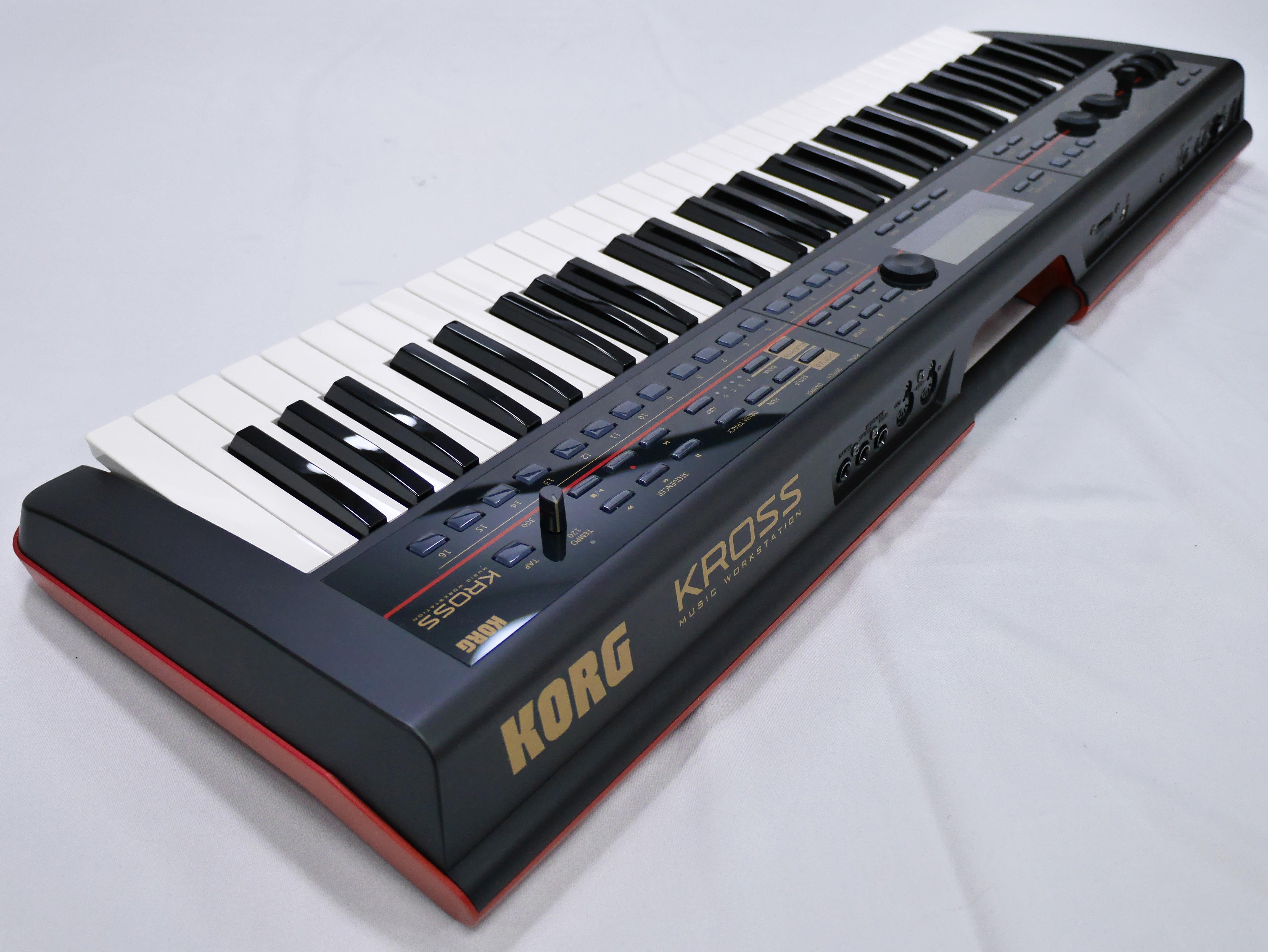 メール便送料無料05 KORG KROSS-61(お値下げご相談ください